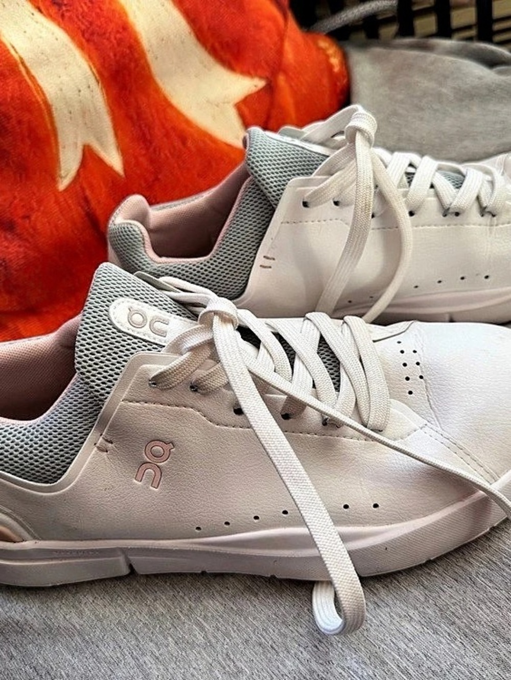 On The Roger Advantage Women's Sneakers White & Pink US 9